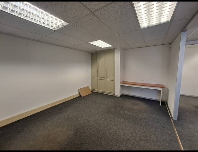 413M² OFFICE TO LET IN CRAIGHALL